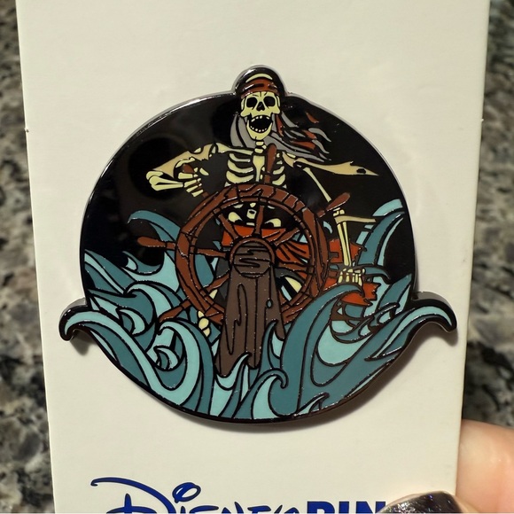Disney Trading Pin - Skeletal Helmsman from the Pirates of the Caribbean - Picture 3 of 6